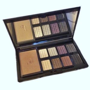 Doucce Freematic Eyeshadow Pro Palette Smokey👁